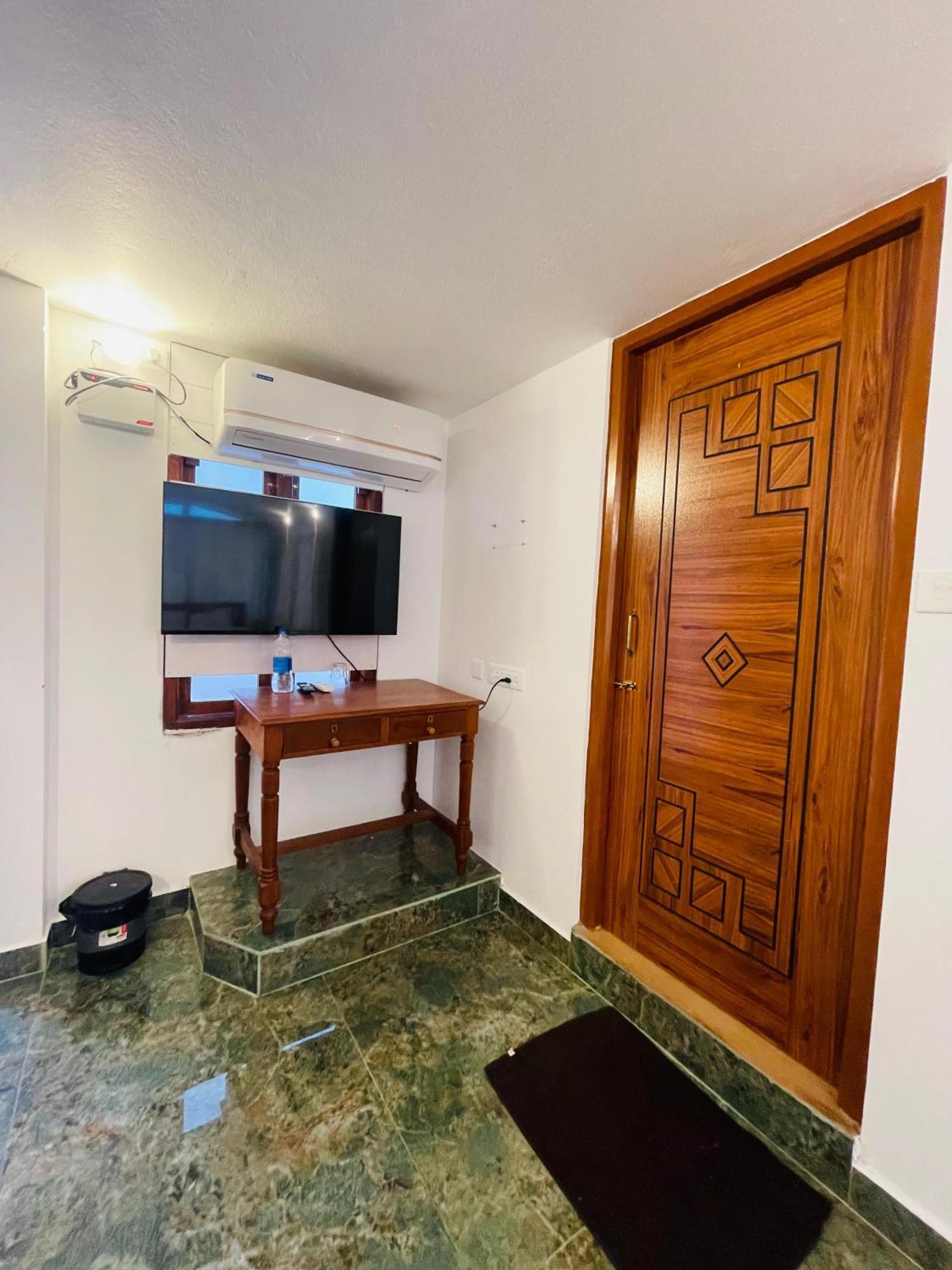 La Villa Marseille Puducherry Buitenkant foto