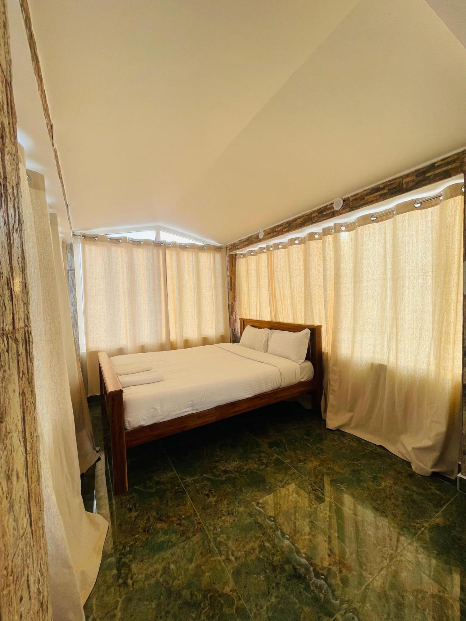 La Villa Marseille Puducherry Buitenkant foto